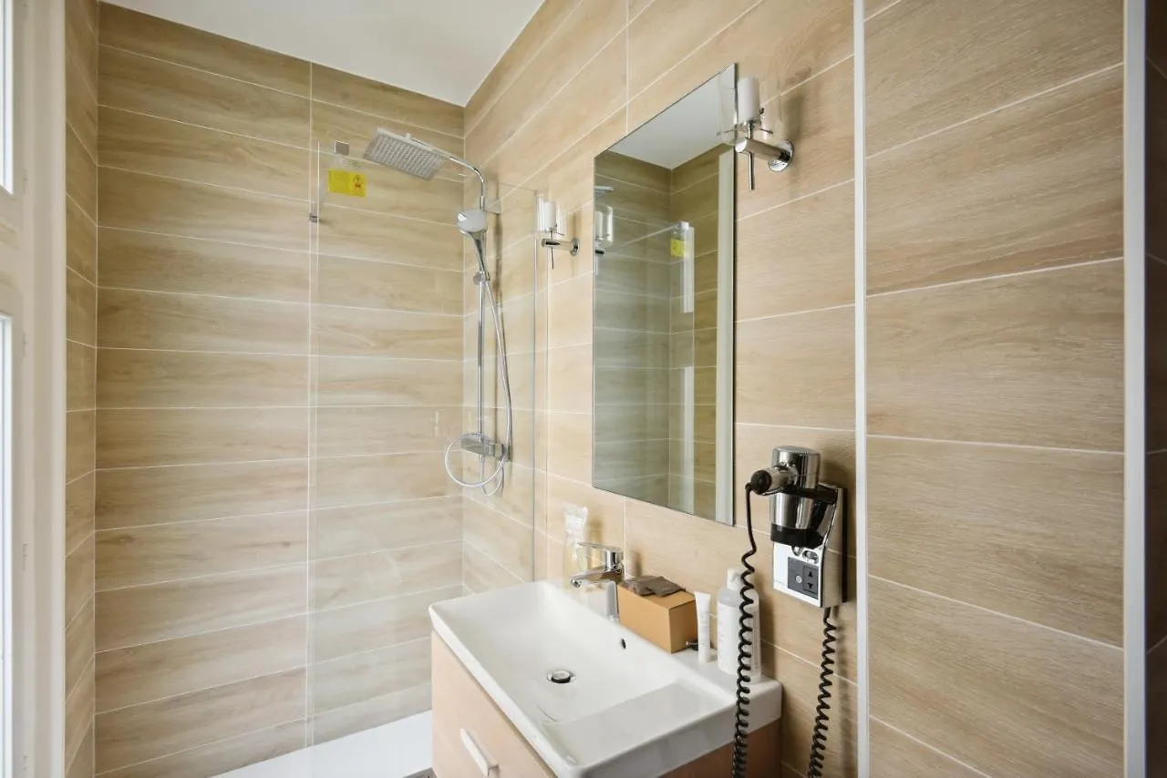 Le Singulier 3* Paris