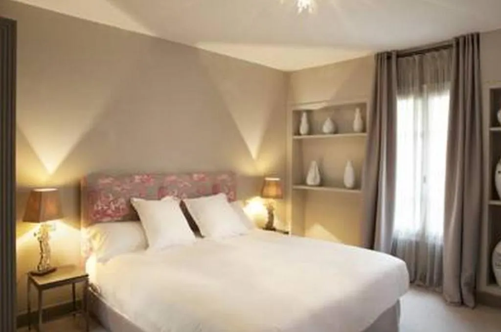 Le Singulier 3* פריז